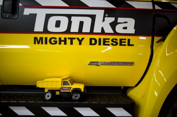 Ford Wows Crowd With Tonka-Themed 2016 Ford F-750 | eBay Motors Blog