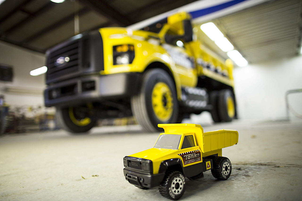 Ford Wows Crowd With Tonka Themed 2016 Ford F 750 eBay Motors Blog