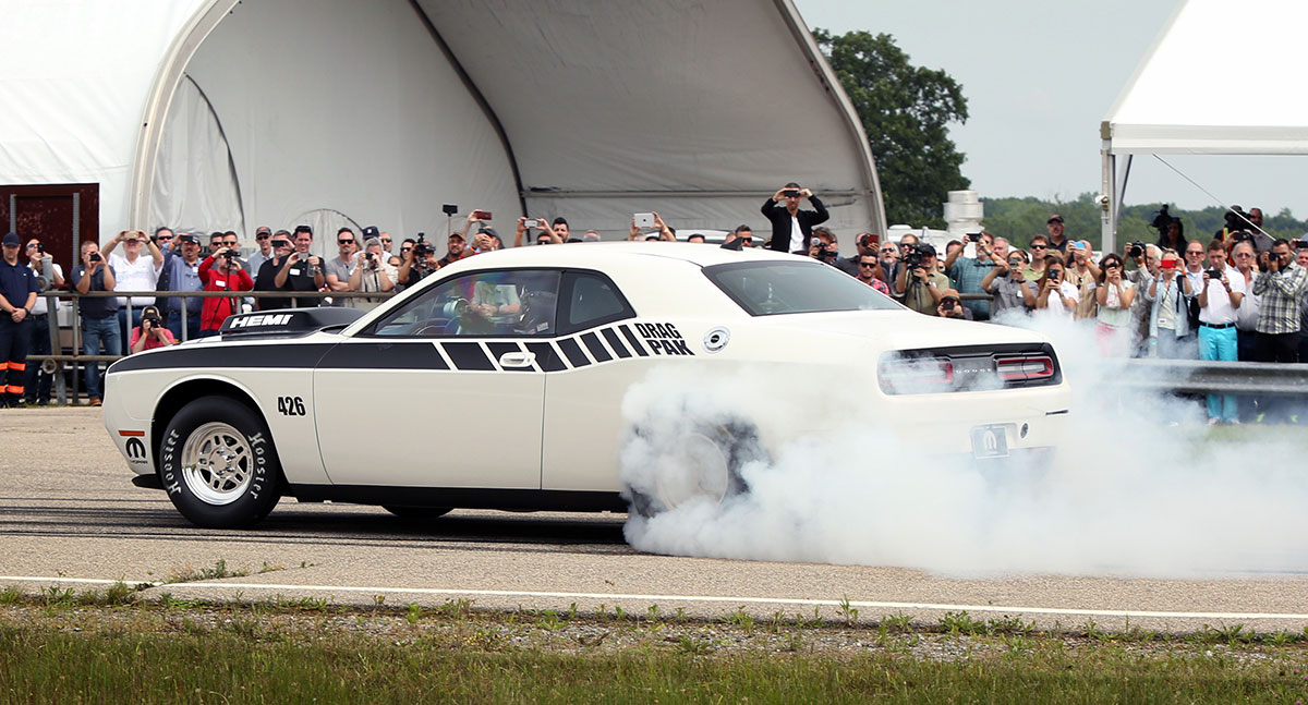 Photos Ford 2015 Mopar Challenger Supercharged Hemi Drag Pak White