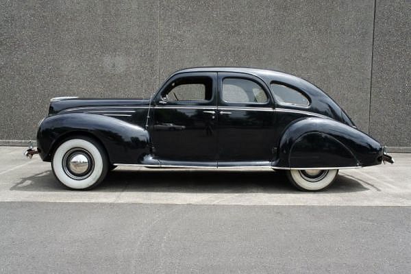 Radical 1939 Lincoln Zephyr Converted to All-Electric 