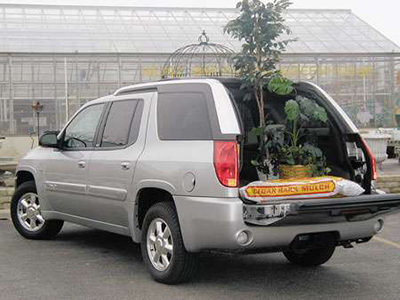 The GMC Envoy reprised the Wagonaire’s sliding panel in 2004. 