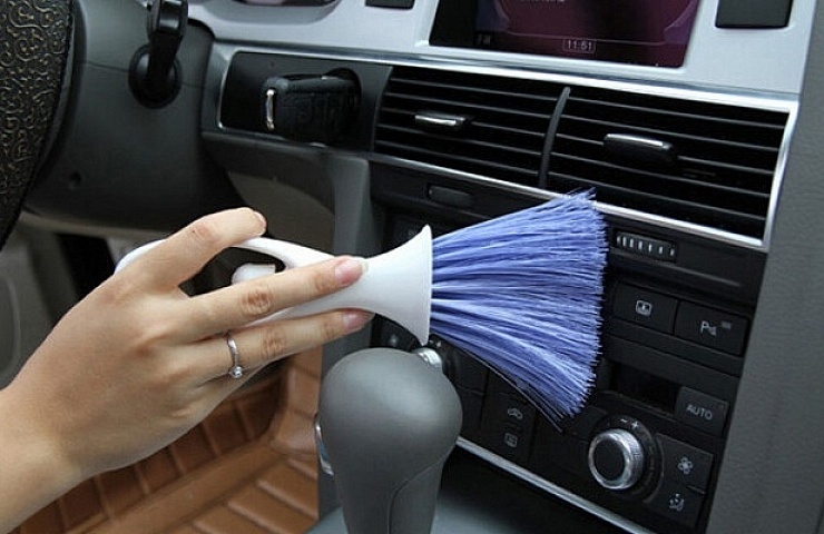 Interior Cleaning Brush Featured 800 726x400 740x480 