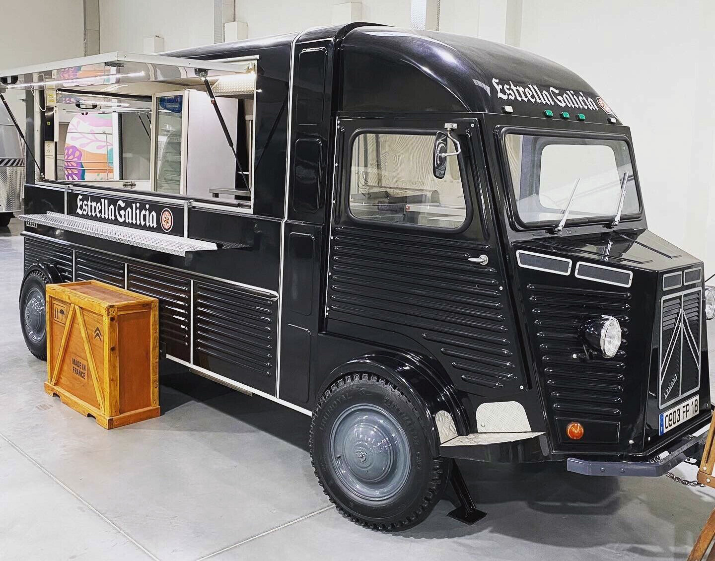 An eBay seller based in Argentine offers custom vendor trucks in Miami.