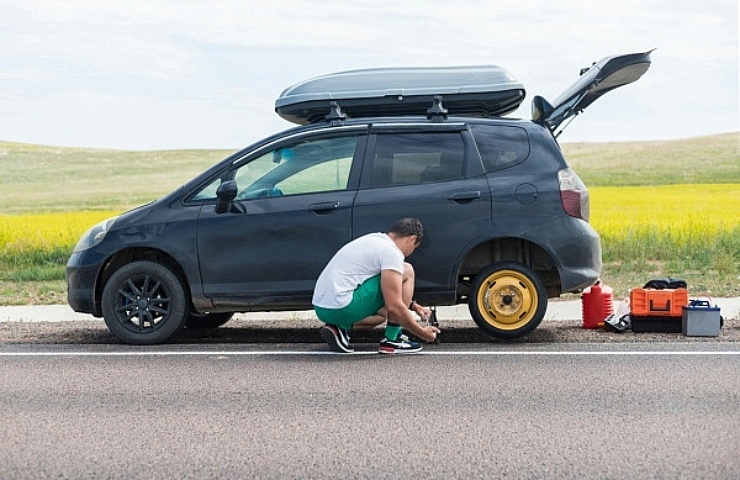 Car Essentials: 12 Things Every Vehicle Needs - Tire Agent