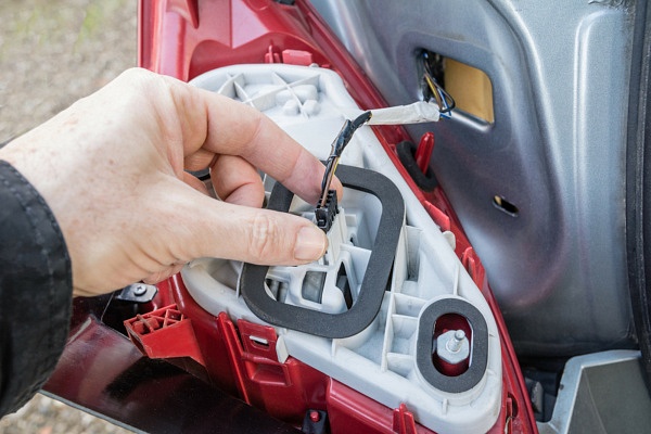 Tail Light Vs. Brake Light - EBay Motors Blog